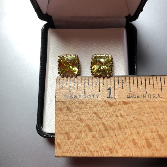 🌞2/$30 Yellow Cubic Zirconium Earrings - Picture 7 of 7
